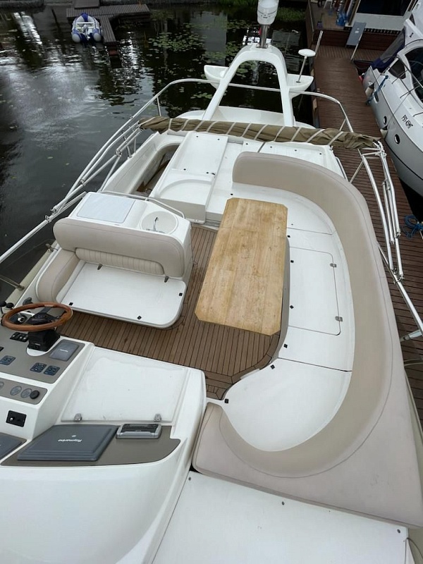 Аренда моторной яхты Sealine 52 в Москве и Подмосковье